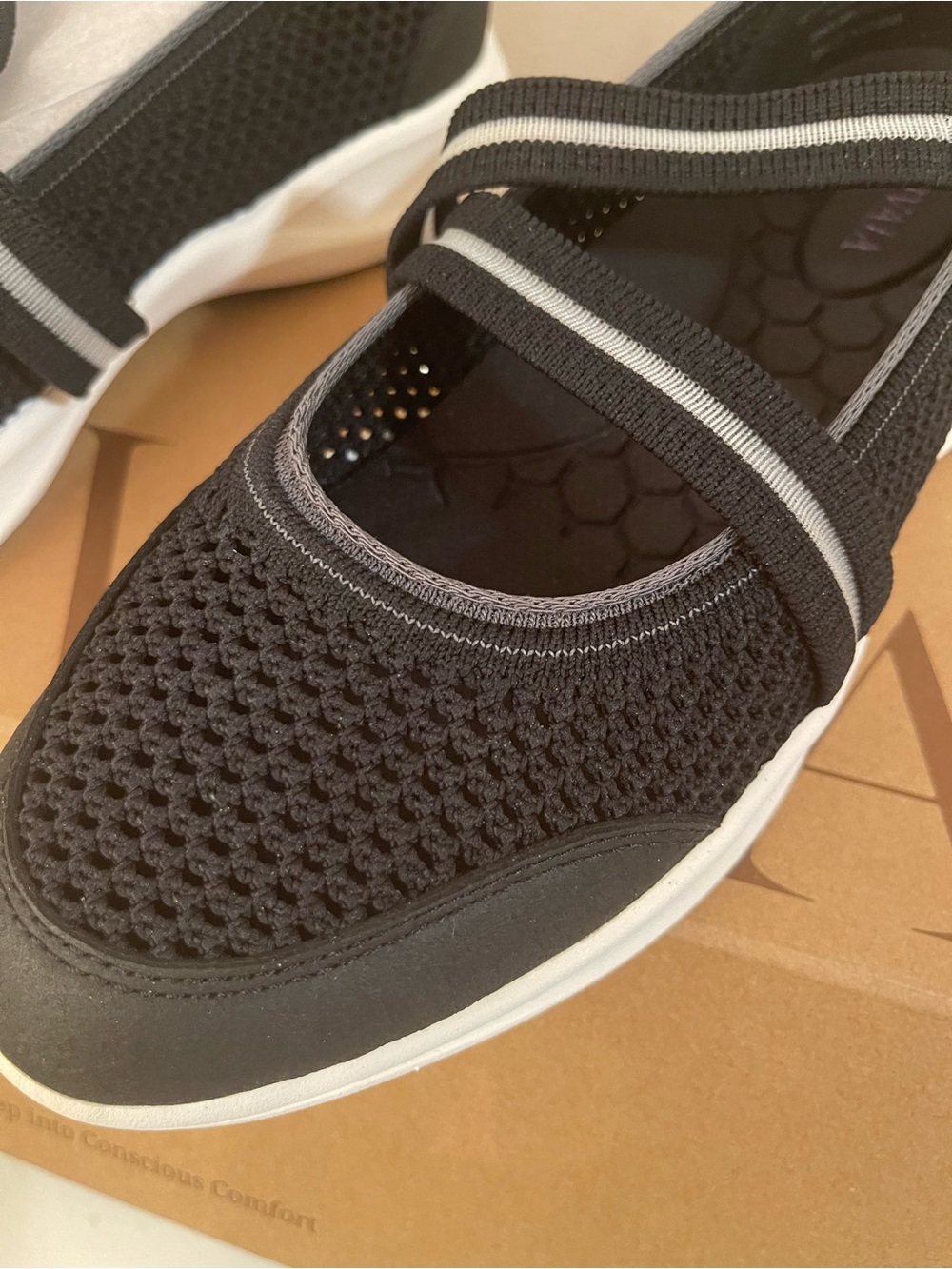 Vivaia Walker Pro Mesh Hybrid Mary Jane Isabeli Flats with Crossover Straps 6.5 - Picture 10 of 11